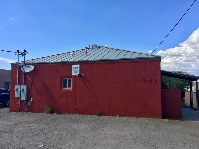 Foto del edificio - 1434 E Elm St