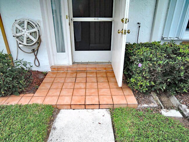 Foto del edificio - 1230 S Lakes End Dr