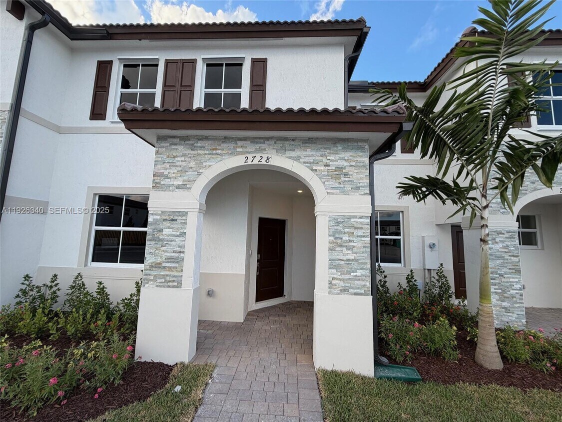 Foto principal - 2728 SE 26th Ave