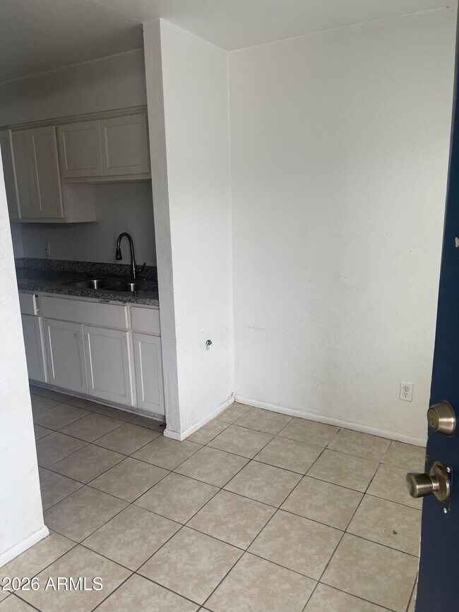 Foto del edificio - 2240 W Southern Ave