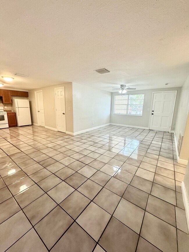 Foto del edificio - 4/2 Single-family home, AVAILABLE NOW!