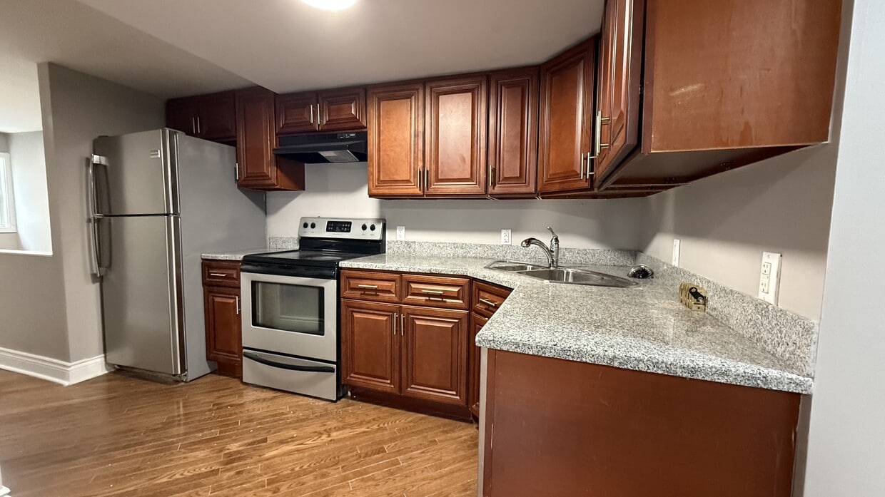 Primary Photo - 316 Egerton St