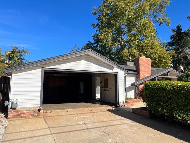 Building Photo - 2358 Belladonna St