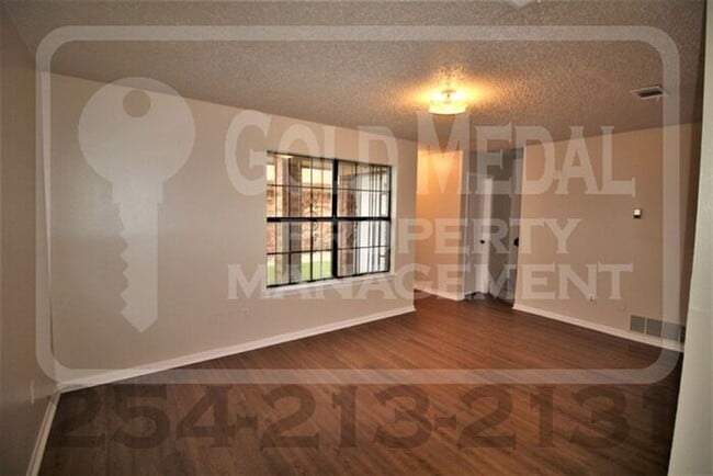 Foto del edificio - 3709 Hereford Ln