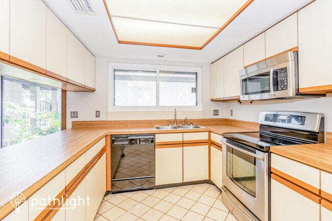 Building Photo - 8750 Belle Rive Blvd, Jacksonville, FL, 32256