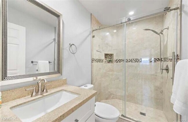 Building Photo - 4 br, 3 bath House - 62 La Perla