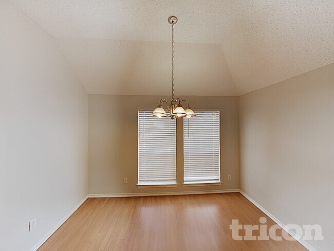 Building Photo - 1415 Develon Dr