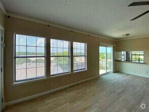 Building Photo - 8750 Park Ln