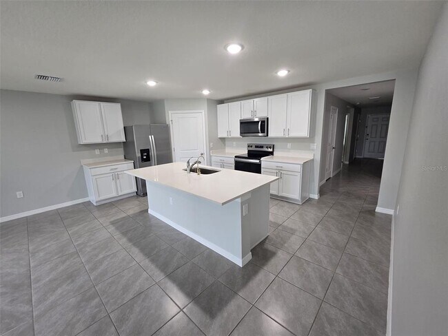 Building Photo - 4703 SW 85th Pl