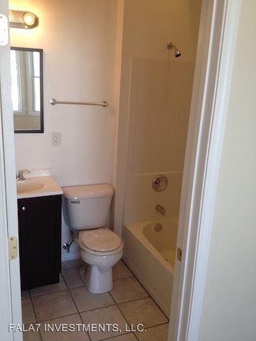 Primary Photo - 2903 W Clybourn St