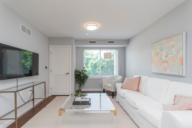 Building Photo - 3857 Pechin St
