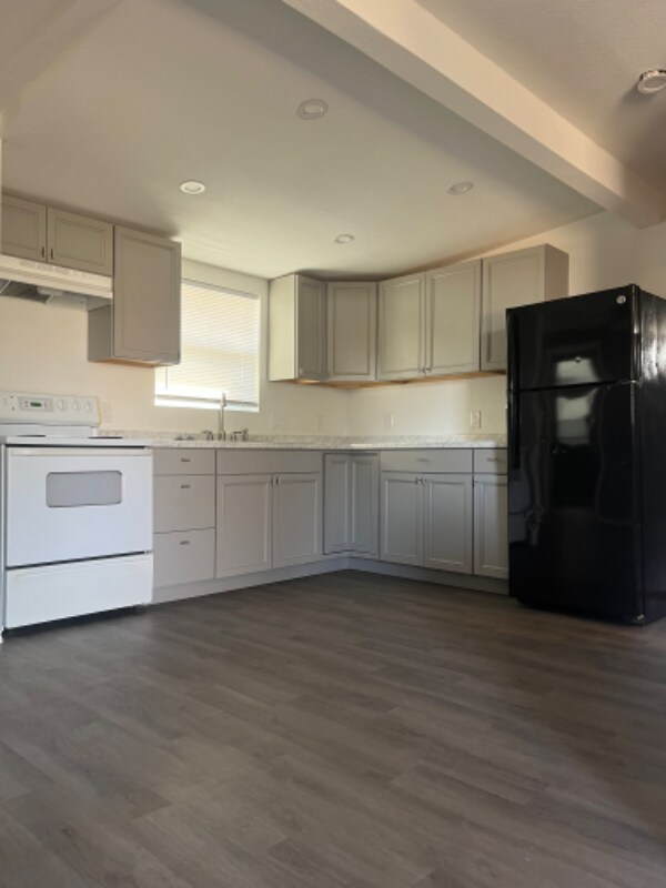 Building Photo - 208 McMasters