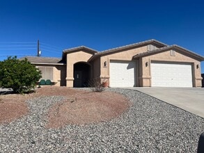 Building Photo - 2683 Daytona Ave