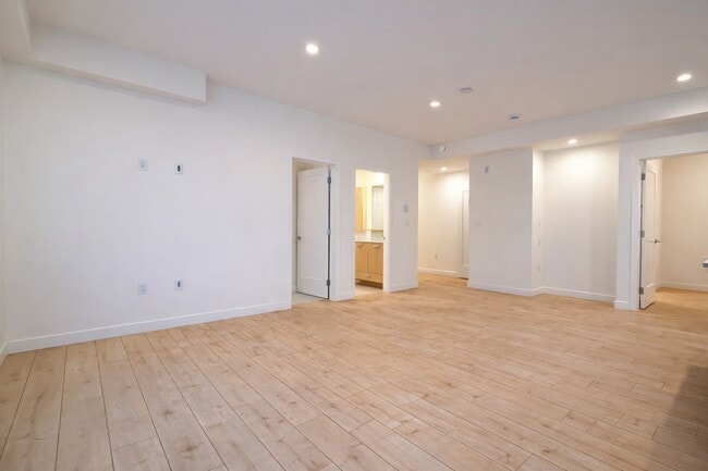 Building Photo - 13777-1375A 75a Ave