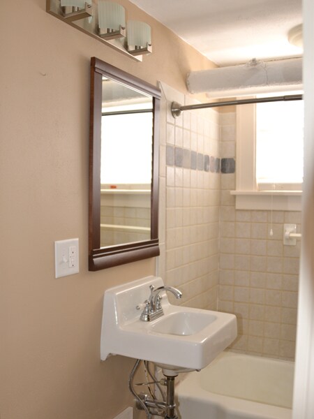 Baño - 2546 30th St