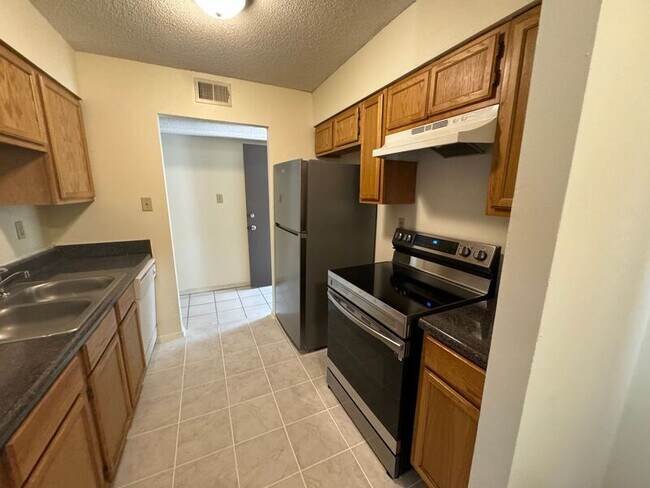 Building Photo - 5660 Los Gatos Dr