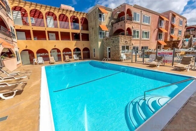 Building Photo - 1-Bedroom Condo With An Ocean View!