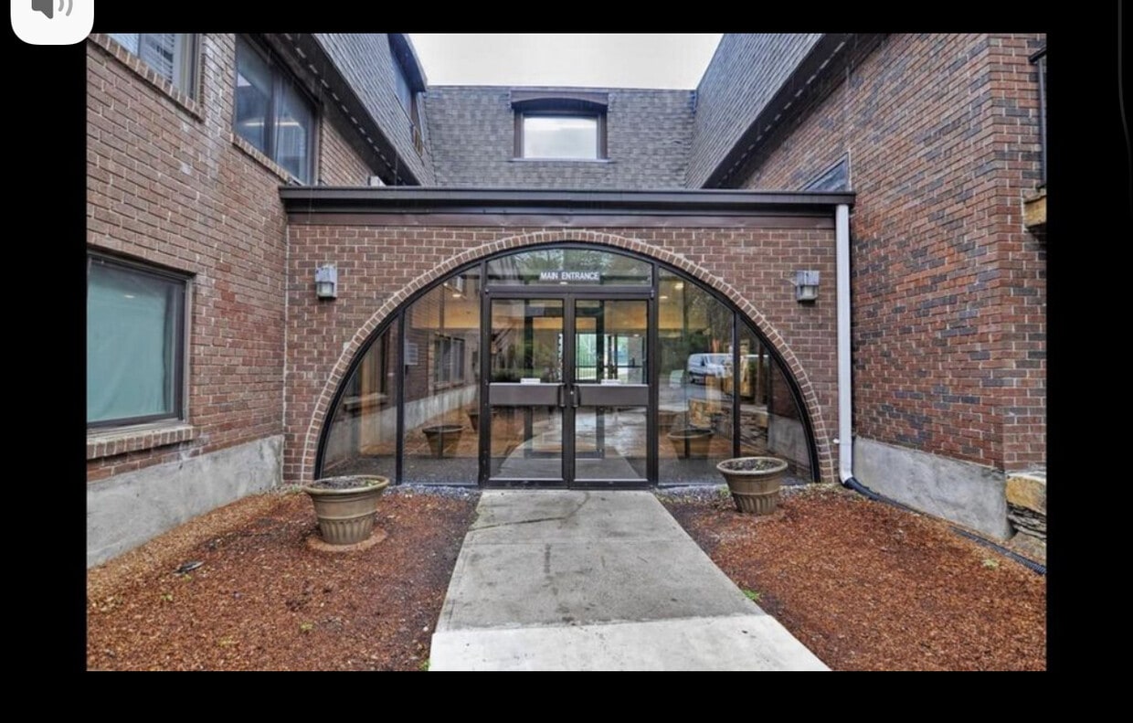 Foto principal - 688 Boston Post Rd E