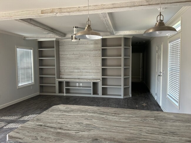 Building Photo - 1605 Ave Z