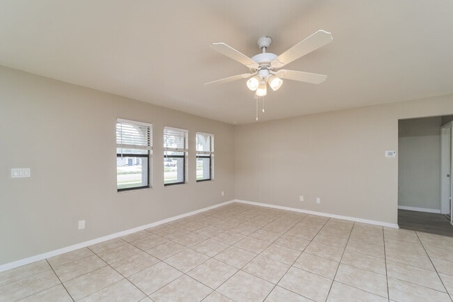 Building Photo - 1009 Nicholas Pkwy W