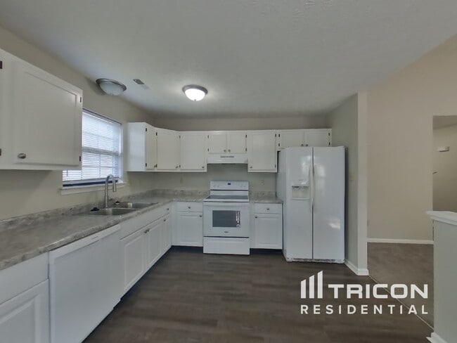 Building Photo - 5755 Rosemont Dr