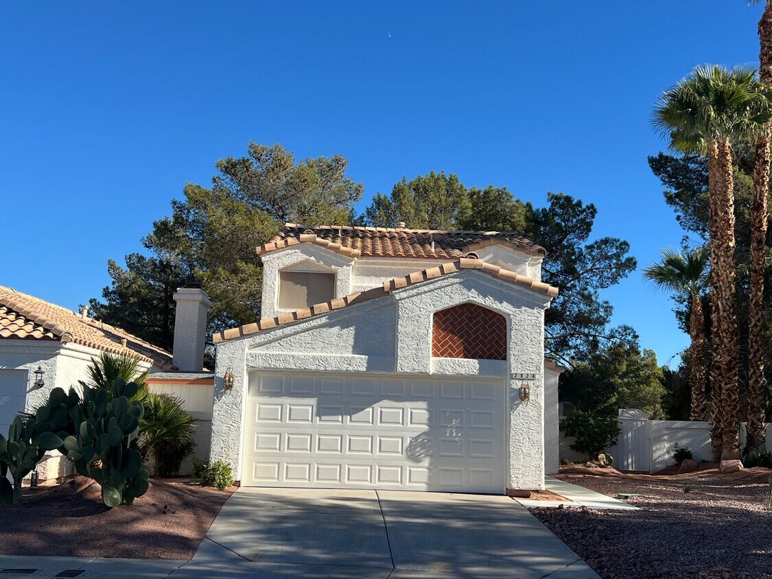 Primary Photo - Spacious & Bright 3bed 2.5bath 2car garage...