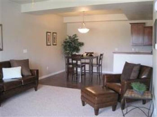 Foto del edificio - Wonderful 2 Bedroom Townhome in a Great No...