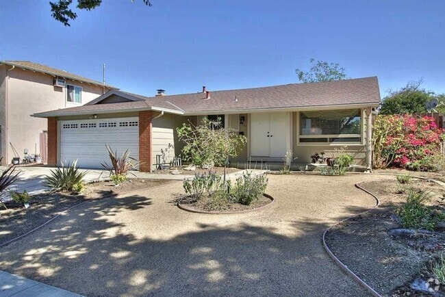 Building Photo - 2838 Pendleton Dr