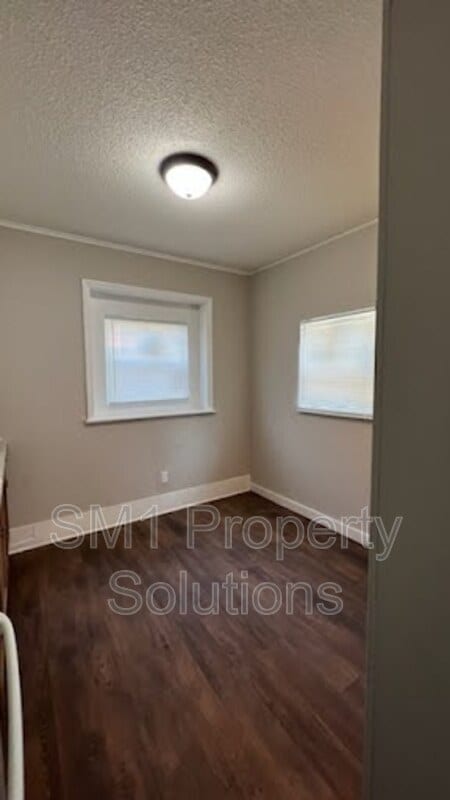Building Photo - 305 N Hall St