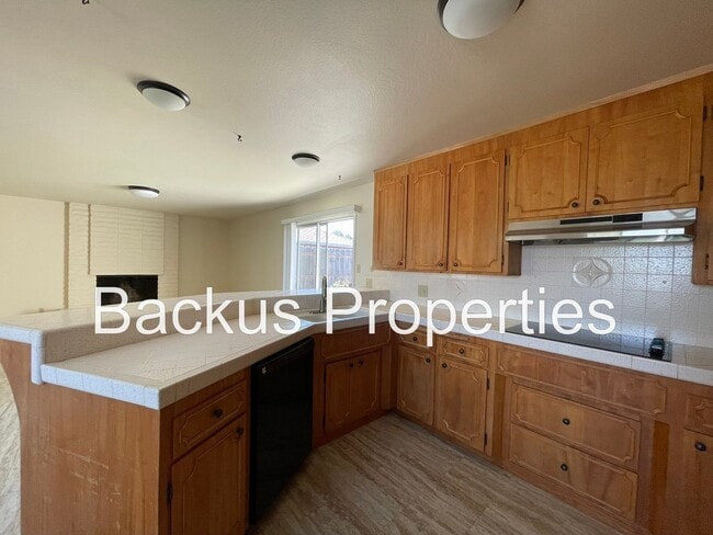 Foto del edificio - Beautiful four bedroom home in South Salinas