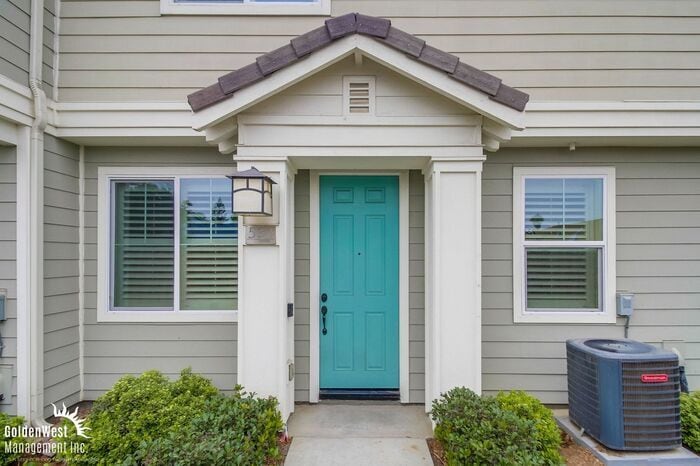 Foto principal - Stunning 3Bdm 2.5Ba Home in the Heart of I...