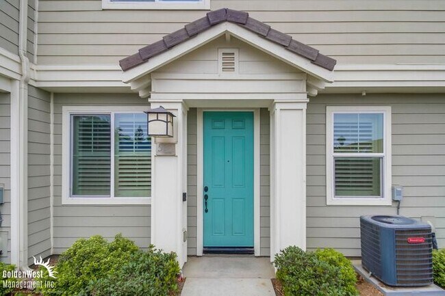 Foto del edificio - Stunning 3Bdm 2.5Ba Townhome in the Heart of Imperial Beach