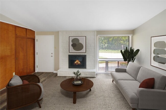 Building Photo - 613 Fieldcrest Dr