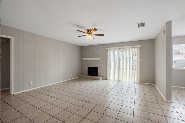 Foto del edificio - 4 Bedroom, 2 Bath Home in Round Rock w/ Sh...