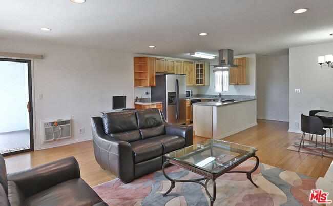 Foto del edificio - 1930 N Vermont Ave