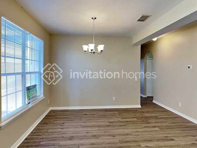 Building Photo - 1545 Sarus Ave