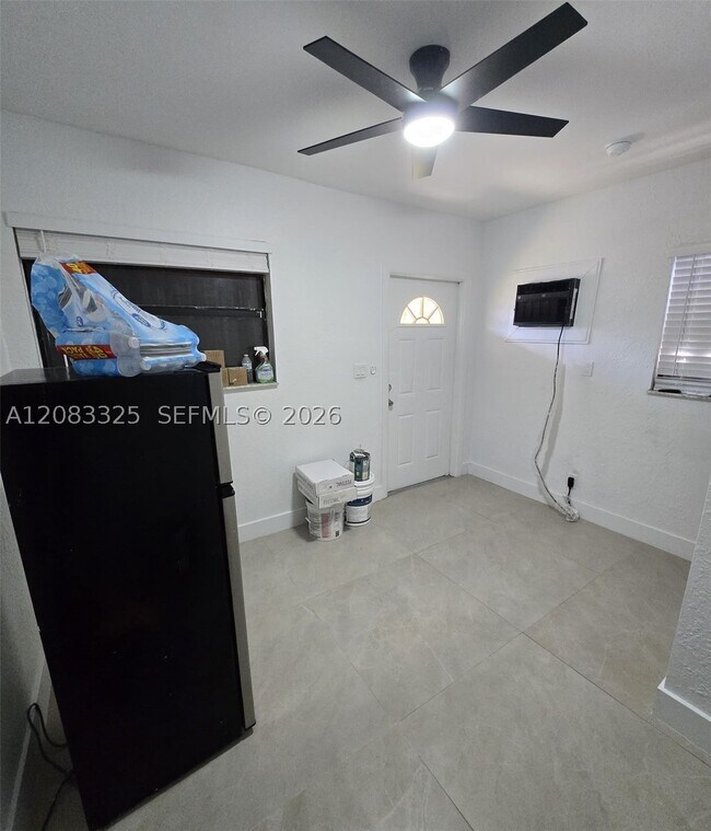 Building Photo - 4130 SW 19th St