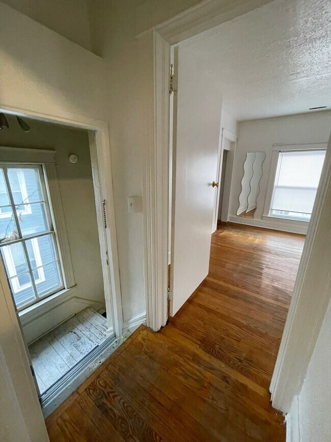 Foto del edificio - 211 Ballard St