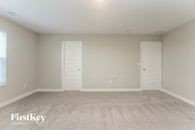 Building Photo - 2404 S Carlota Drive