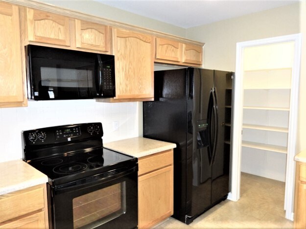 Building Photo - 1329 Anna Palm Way