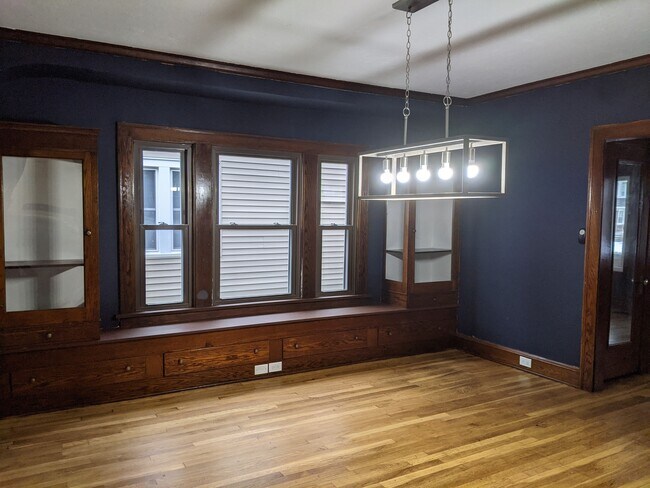 Comedor - 2127 Bunts Rd