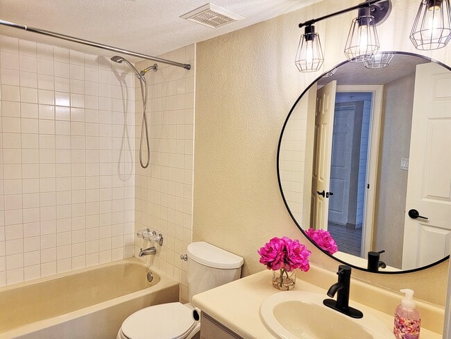 Foto del edificio - 10080 E Mountainview Lake Dr