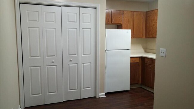 Foto del edificio - 4103 Blue Lick Ct
