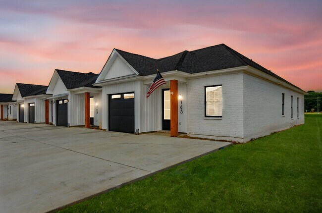 Building Photo - 311 Indigo Ln