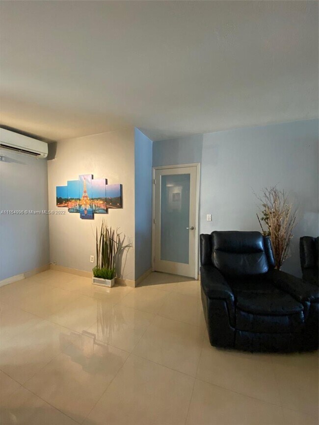Foto del edificio - 1560 NE 127th St
