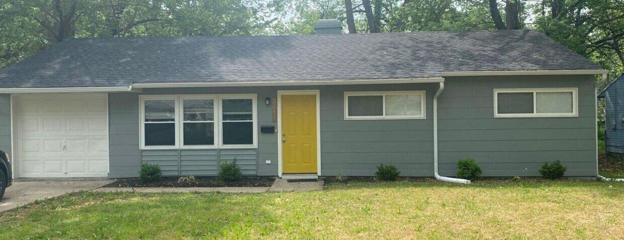 Foto principal - 4 Bed, 1 Bath Home in South Kansas City!