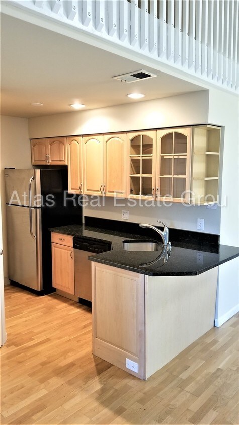 Foto principal - 4874 E Kentucky Ave