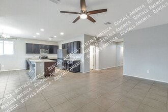 Building Photo - 8431 N Mountain Stone Pine Way