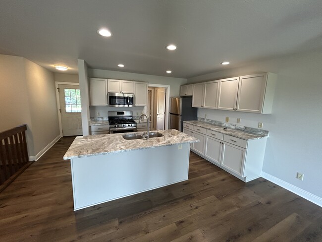 Kitchen 2 - 405 Turtle Creek Dr