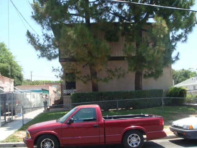Foto del edificio - 6830 Gentry Ave